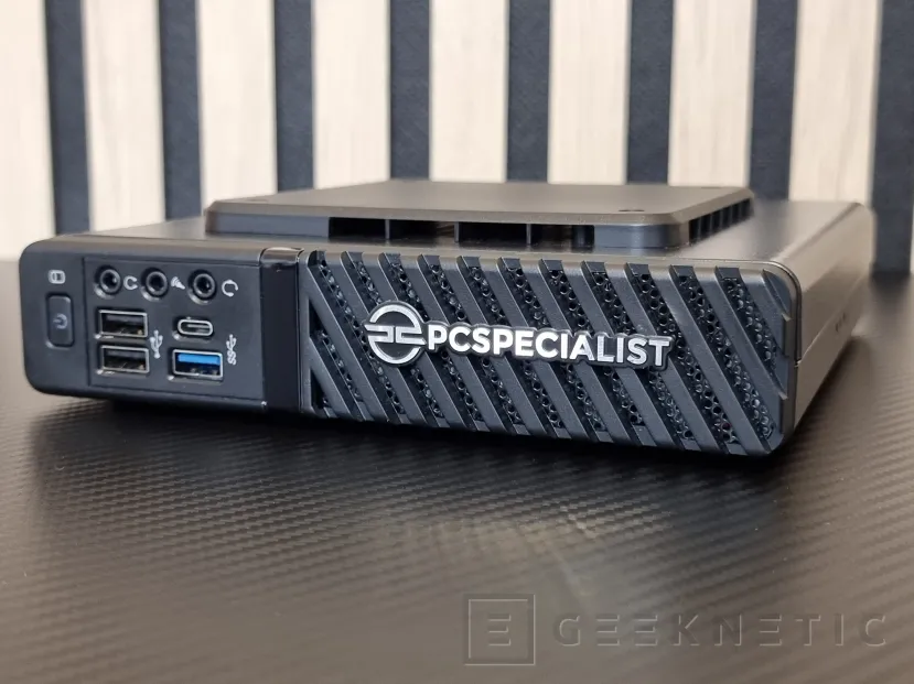 Geeknetic PCSpecialist AZENA 1L Review 24