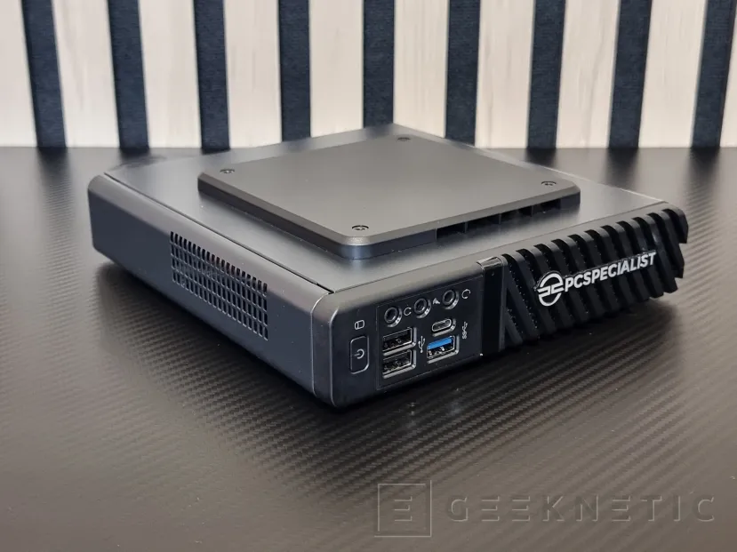 Geeknetic PCSpecialist AZENA 1L Review 2