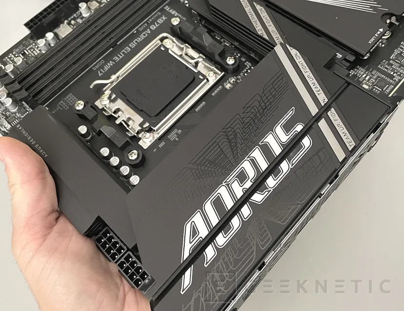 Geeknetic Gigabyte X870 AORUS ELITE WIFI7 Review 29