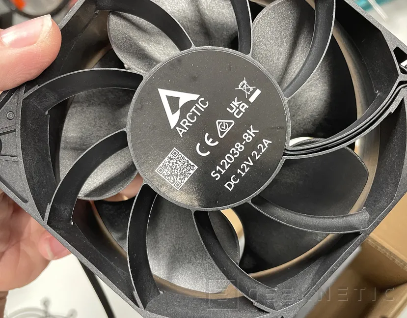 Geeknetic Arctic S12038-8K Server Fan Review 9