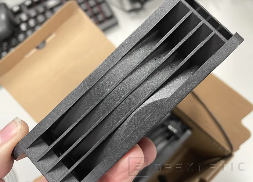 Geeknetic Arctic S12038-8K Server Fan Review 5