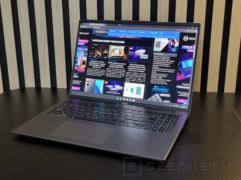 Geeknetic Acer Swift Go 16 OLED SFG16-72 Review 32