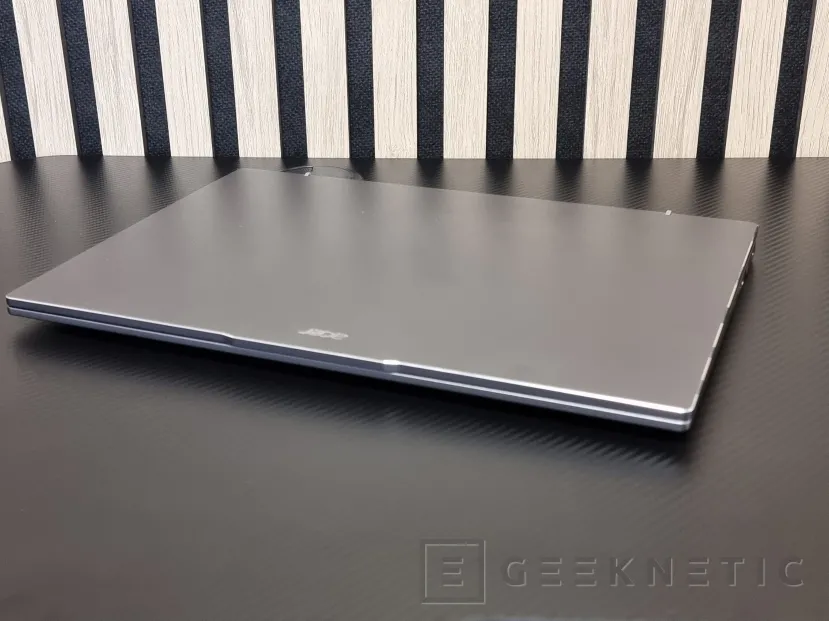 Geeknetic Acer Swift Go 16 OLED SFG16-72 Review 2