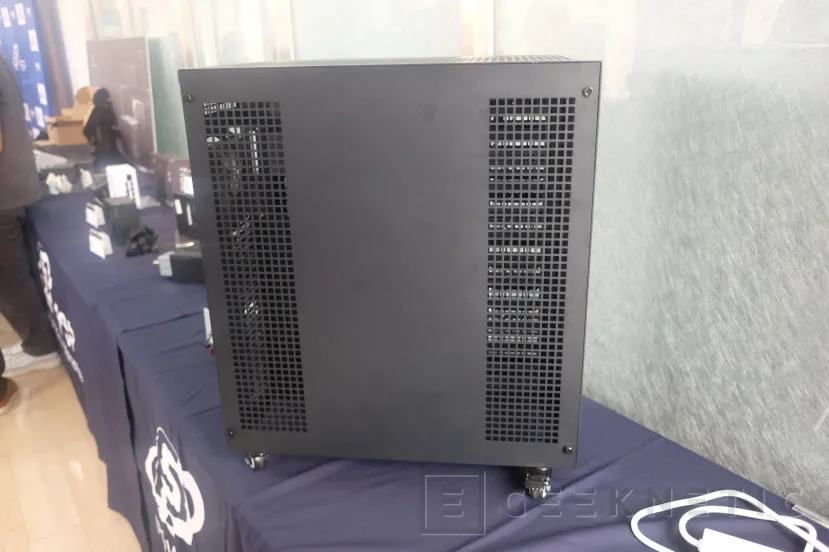 Geeknetic FSP sorprende con nuevas fuentes de 2500W, Cajas de doble cristal y RLs de 480mm 29