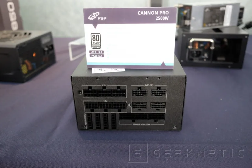 Geeknetic FSP sorprende con nuevas fuentes de 2500W, Cajas de doble cristal y RLs de 480mm 7