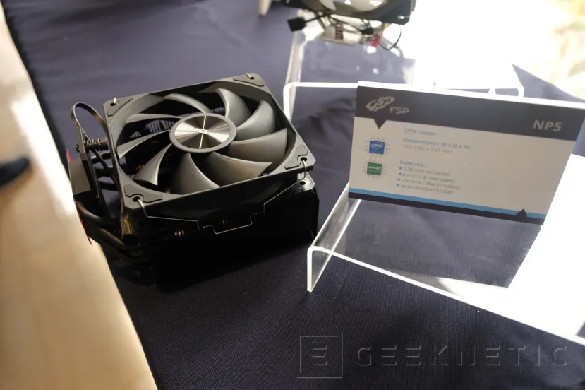 Geeknetic FSP sorprende con nuevas fuentes de 2500W, Cajas de doble cristal y RLs de 480mm 24