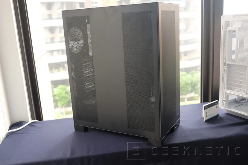 Geeknetic FSP sorprende con nuevas fuentes de 2500W, Cajas de doble cristal y RLs de 480mm 18