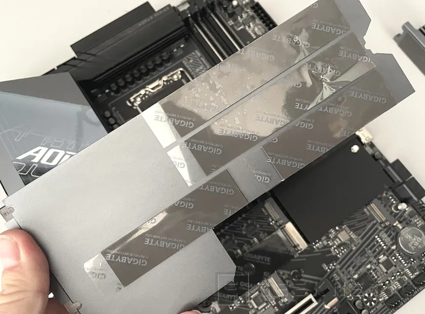 Geeknetic Gigabyte Z890 AORUS MASTER Review 7