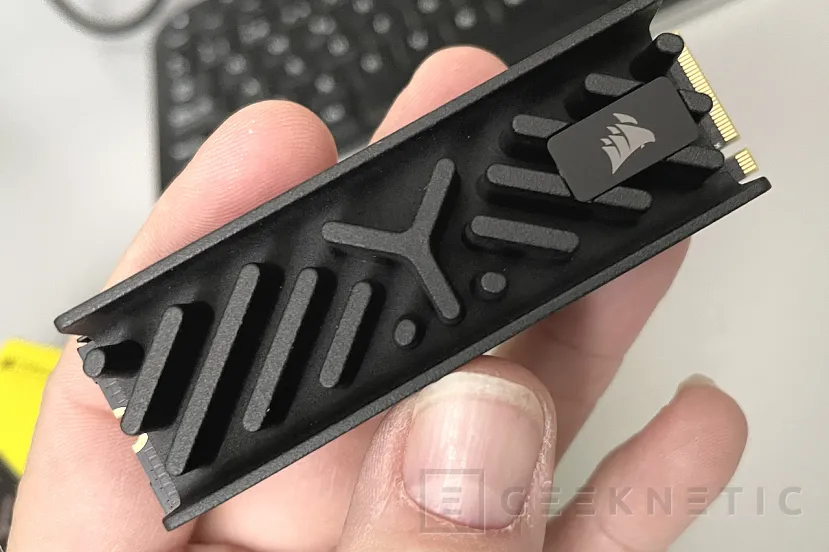 Geeknetic Corsair MP700 Elite 2TB Review 4