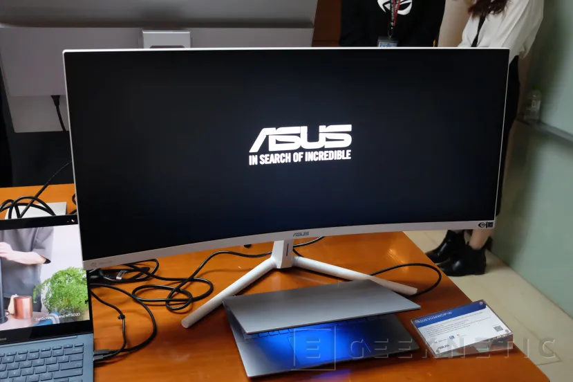 Geeknetic ASUS nos revela multitud de innovaciones en placas base, monitores, RLs, fuentes y su sistema BTF 12