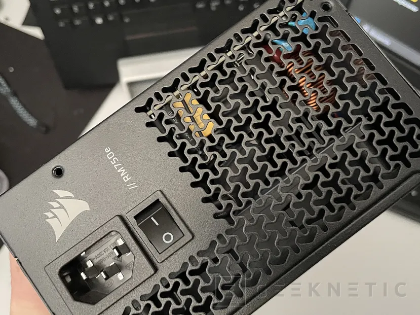 Geeknetic Corsair RMe Series RM750e Review 6