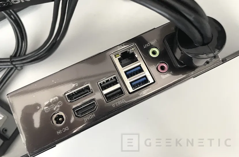 Geeknetic Arctic Senza Under Desk PC Review 12