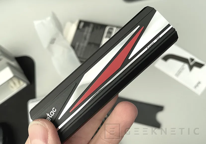 Geeknetic Netac ZX20L Portable SSD Review 4