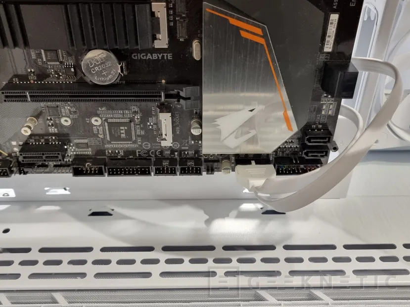 Geeknetic be quiet! Light Base 600 LX White Review 23