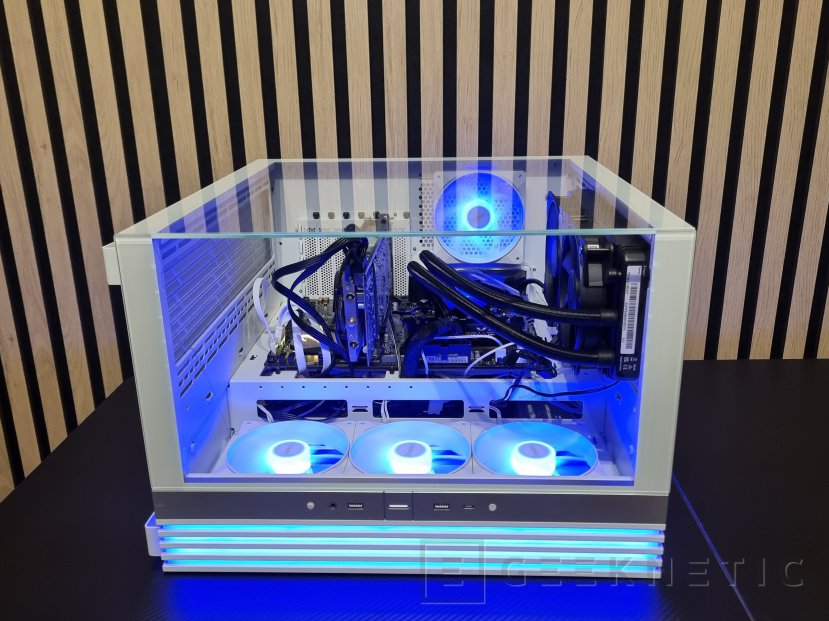 be quiet！ LIGHT BASE 600 LX 白 追加HDDケージ付き Light Base 600 LX ― ミドルタワー型 ATX ピラーレス PCケース｜テック