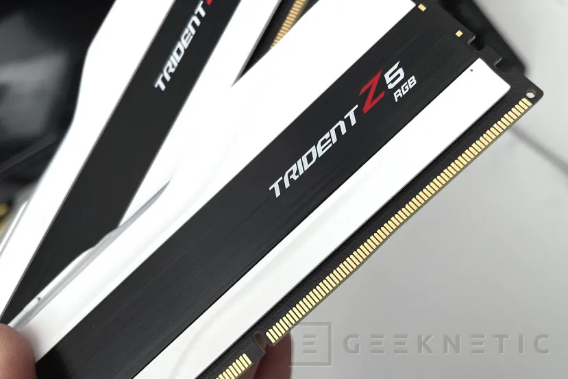 Geeknetic G.Skill Trident Z5 RGB DDR5 Intel XMP 3.0 48GB-7200MHz CL36 Review 11