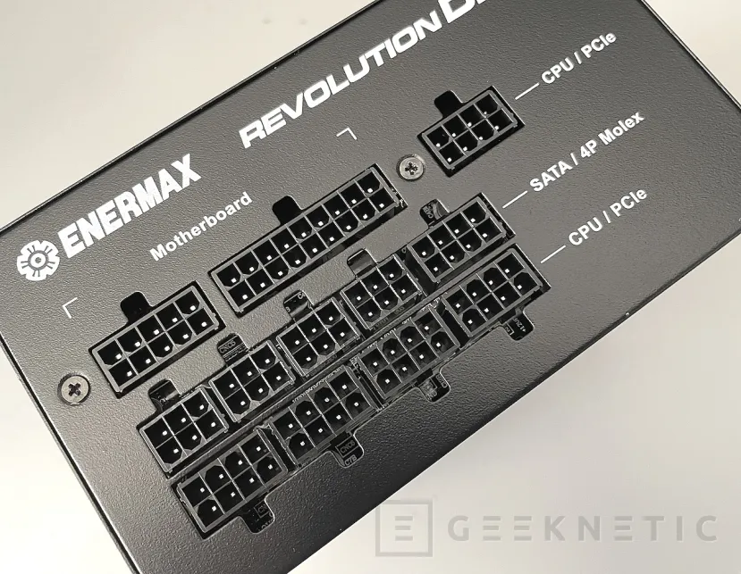 Geeknetic Enermax REVOLUTION D.F. 2 1050W Review 11