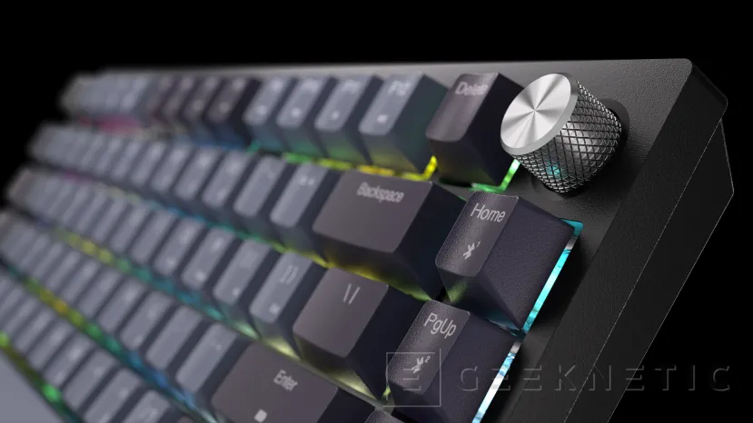 Geeknetic Nuevo teclado de CORSAIR K65 PLUS WIRELESS con interruptores MLX Red y distribución del 75% 2