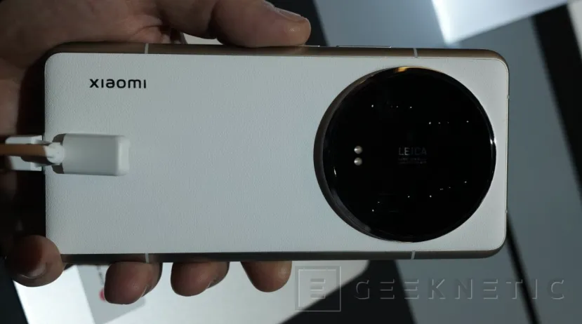 Geeknetic El Xiaomi 14 Ultra combina un Snapdragon 8 Gen 3 con un sensor de 1 pulgada con apertura variable 1