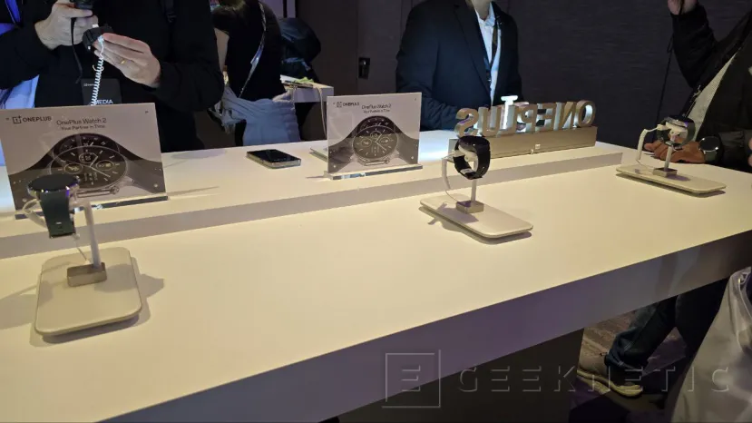 Geeknetic OnePlus ha presentado este MWC 24 su Watch 2, el primero de la compañía con WearOS 1