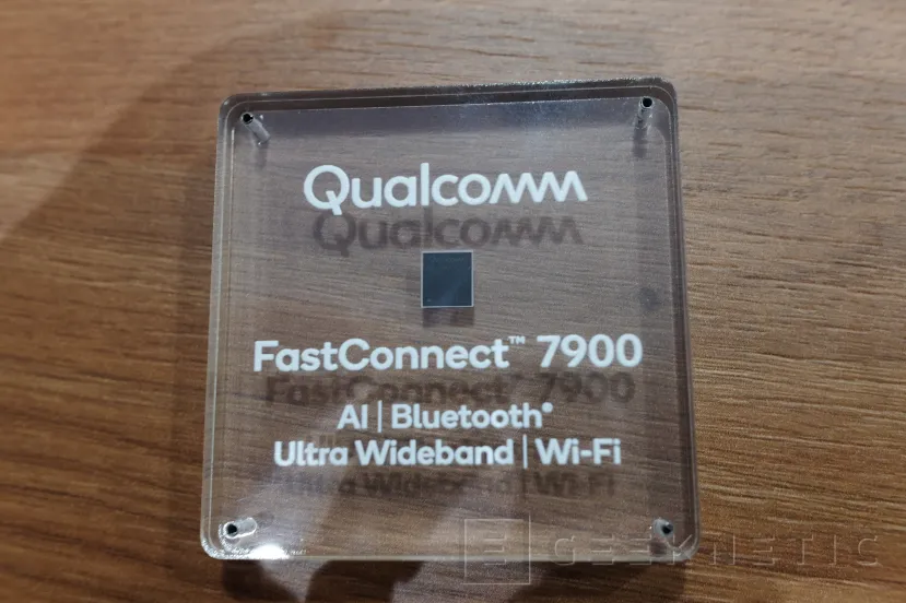 Geeknetic Qualcomm ha presentado su nuevo chip para WiFi 7, Bluetooth 5.4 y banda ultra ancha FastConnect 7900 3