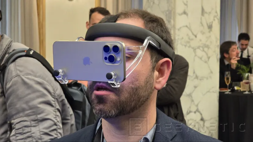 Geeknetic Zapbox hace posible la realidad aumentada por menos de 100 euros, usando tu móvil y un acccesorio con lentes 2