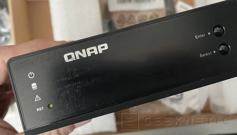Geeknetic QNAP QuCPE-3034 Switch administrado VM/VNF Review 12