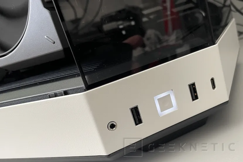 Geeknetic HYTE Y60 White Review 12