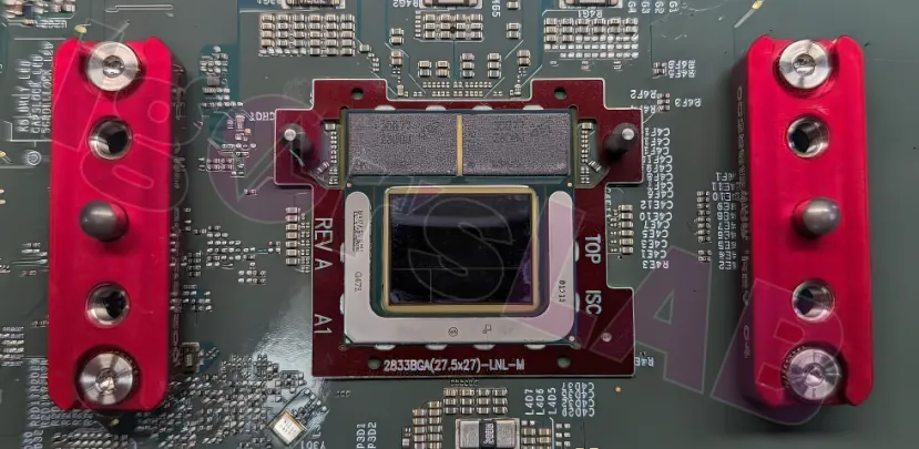Geeknetic Se ha podido ver una foto de un Intel Lunar Lake-MX con un diseño de múltiples baldosas y memoria LPDDR5 integrada 1