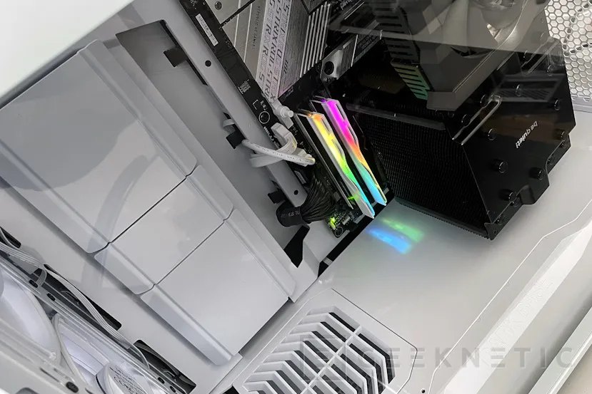 be quiet! DARK BASE 701 White