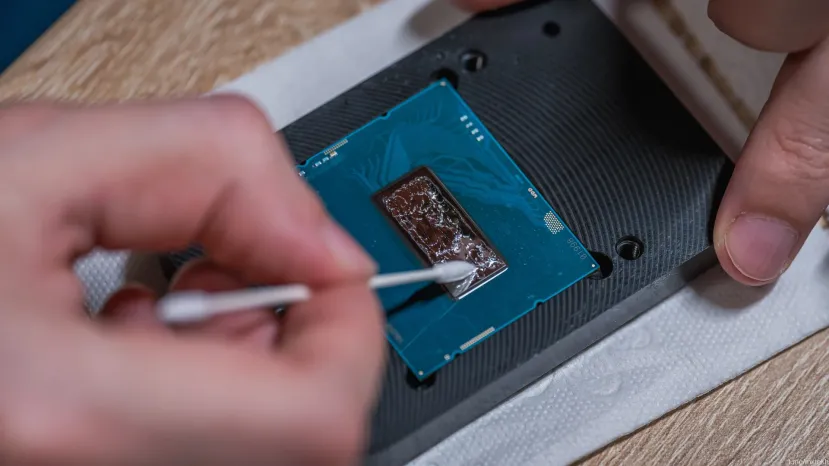 Geeknetic El Intel Core i9-14900KS baja hasta 10º aplicando metal líquido debajo del IHS 2