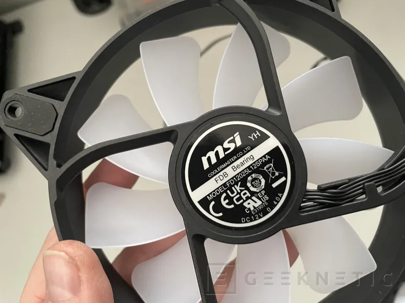 Geeknetic MSI MAG CORELIQUID E360 Review 14