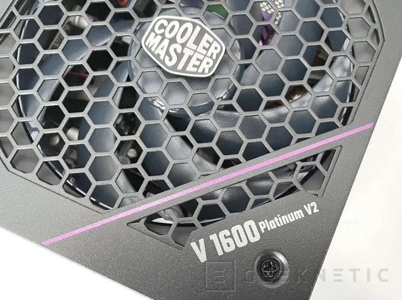 Geeknetic Cooler Master V PLATINUM 1600 V2 Review 7