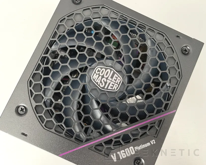 Geeknetic Cooler Master V PLATINUM 1600 V2 Review 5