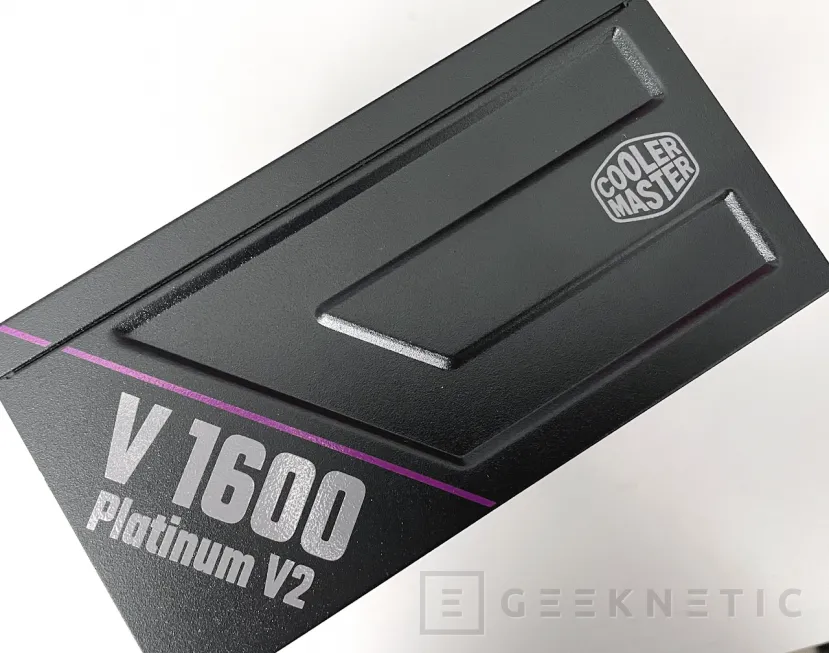 Geeknetic Cooler Master V PLATINUM 1600 V2 Review 6