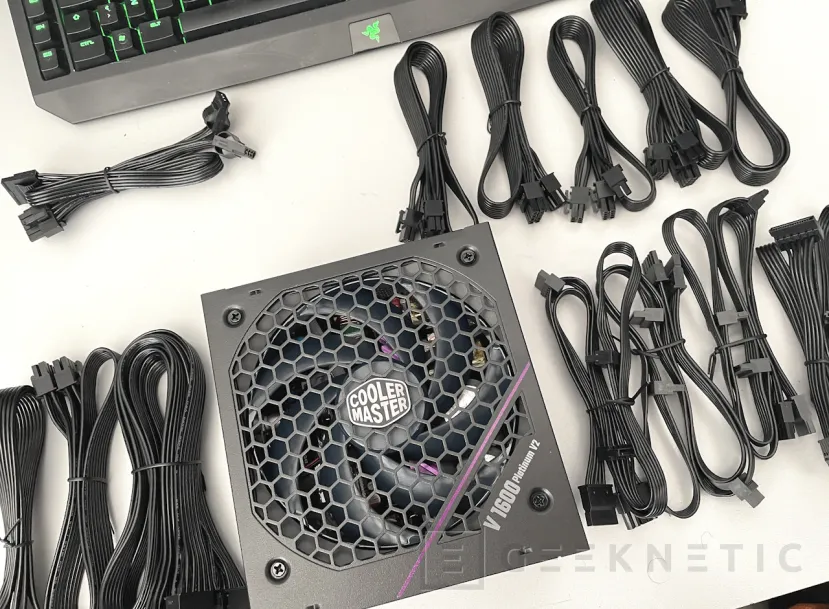 Geeknetic Cooler Master V PLATINUM 1600 V2 Review 8