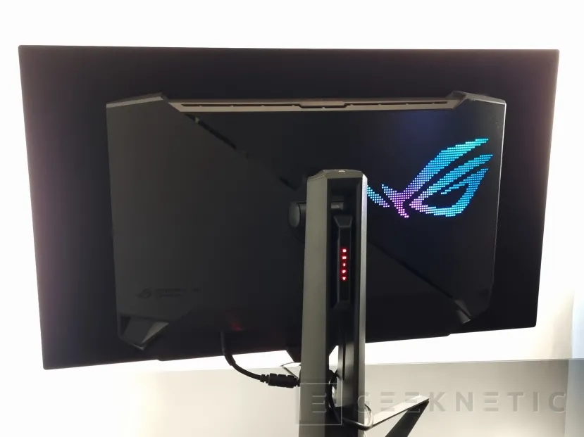 Geeknetic ASUS ROG Swift OLED PG32UCDM Review 15