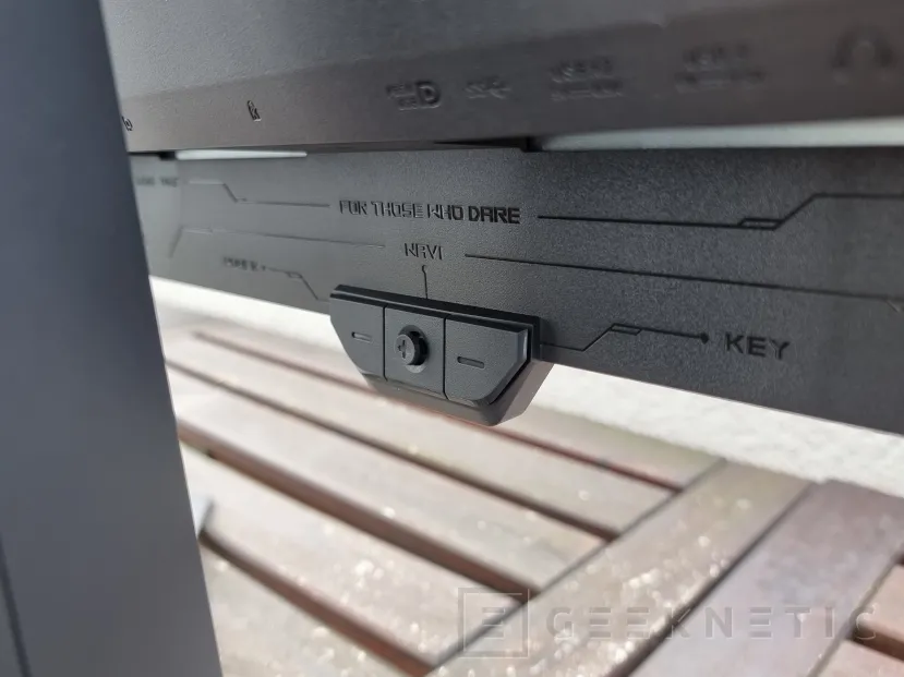 Geeknetic ASUS ROG Swift OLED PG32UCDM Review 16