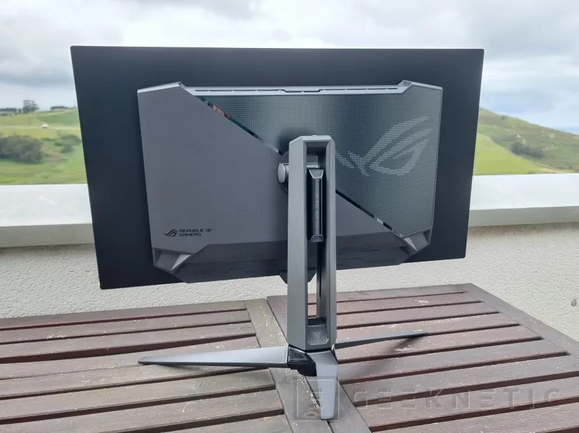 Geeknetic ASUS ROG Swift OLED PG32UCDM Review 14