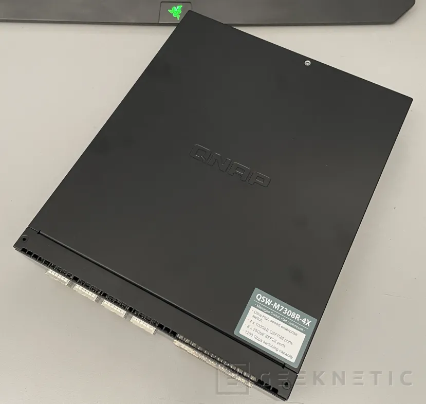 Geeknetic QNAP QSW-M7308R-4x Review 1