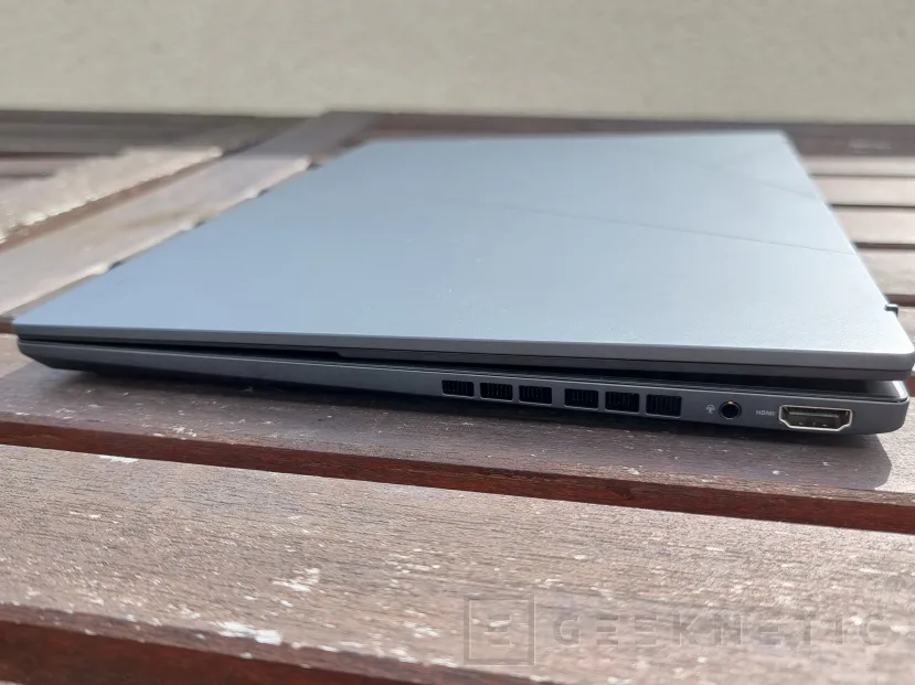Geeknetic ASUS Zenbook Duo 2024 UX8406 Review 4