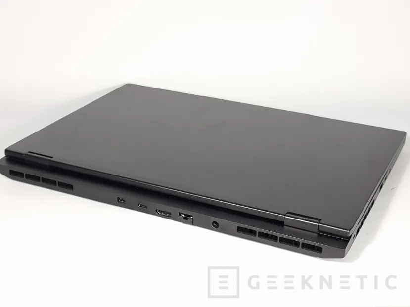 Geeknetic PCSpecialist Ionico 15 S Review con Ryzen 7 8845HS 5
