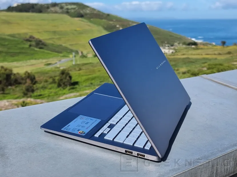 Geeknetic ASUS VivoBook S 14 OLED (S5406) Review 1