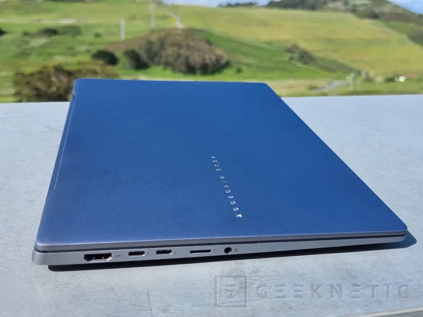 Geeknetic ASUS VivoBook S 14 OLED (S5406) Review 3