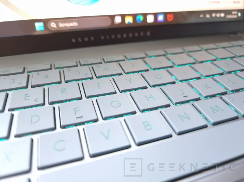 Geeknetic ASUS VivoBook S 14 OLED (S5406) Review 8