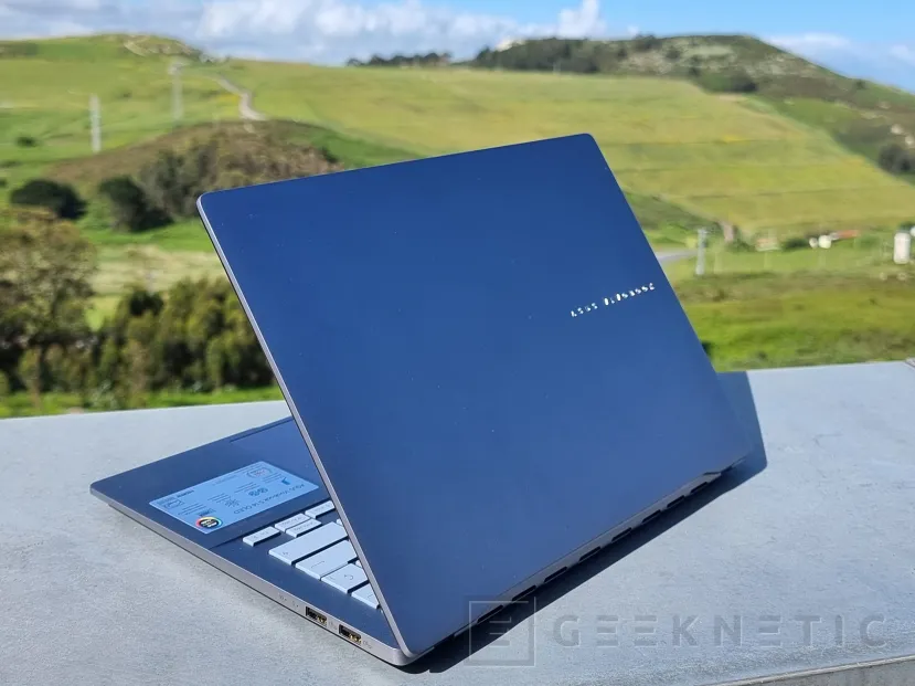 Geeknetic ASUS VivoBook S 14 OLED (S5406) Review 30