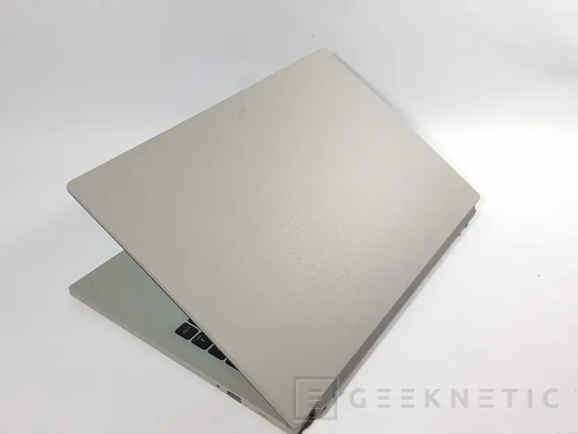 Geeknetic ACER Aspire Vero 16 AV16-51P Review 3