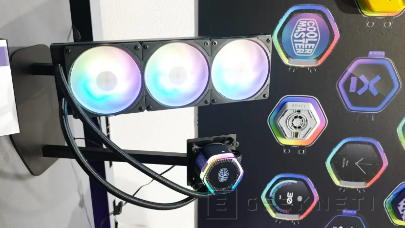 Geeknetic Cooler Master muestra sus modelos de RL AiO con pantalla LCD, cabezal con doble cámara y nuevos ventiladores con marco hueco 2
