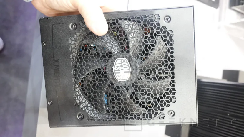 Geeknetic Las fuentes Cooler Master X Mighty Platinum llegan a los 3.000 W y tiene hasta 4 conectores 12V-2x6 3