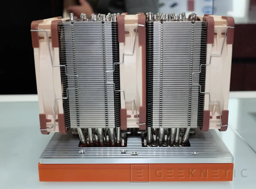 Geeknetic Este enorme disipador de Noctua puede refrigerar hasta 1.000 W en un NVIDIA GH200 Grace Hopper 2